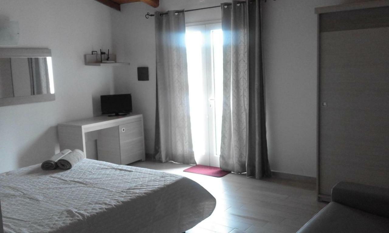Sole&Sale Bed and Breakfast San Teodoro  Exteriör bild